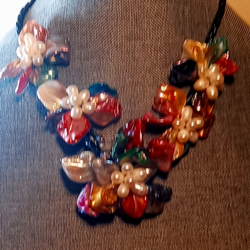 MOP and natural pearl choke